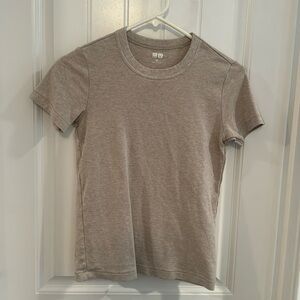 Uniqlo beige tee